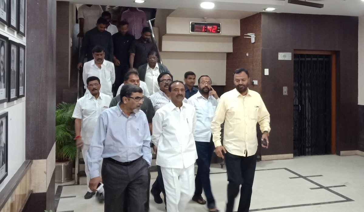 సిగరెట్ కారణంగానే నుమాయిష్ అగ్నిప్రమాదం: ఈటల