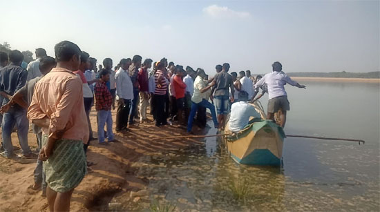 బర్త్ డే పార్టీకి వెళ్లిన ముగ్గురు గోదావరిలో గల్లంతు