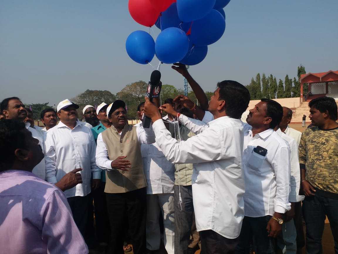 అమర జవాన్లకు వివేక్ వెంకటస్వామి నివాళులు