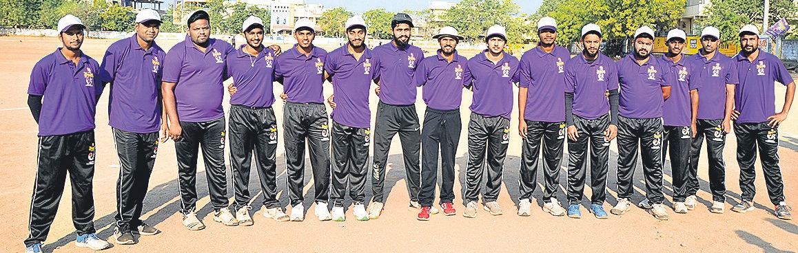 వెలుగు టోర్నీ : సెమీస్ లో కరీంనగర్