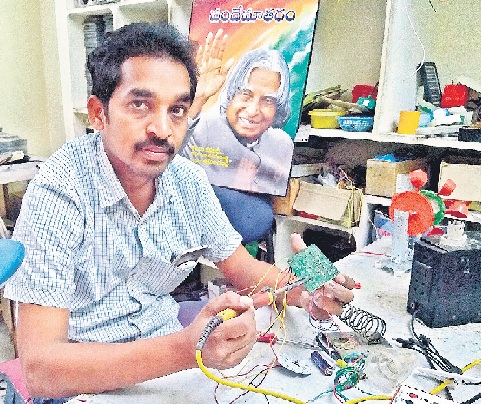 అమ్మ కోసం సైంటిస్ట్ అయ్యిండు