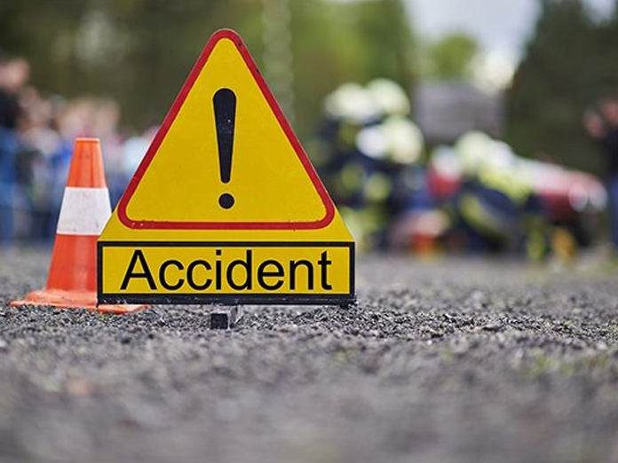 ఖమ్మంలో రోడ్డు ప్రమాదం: నలుగురు మృతి