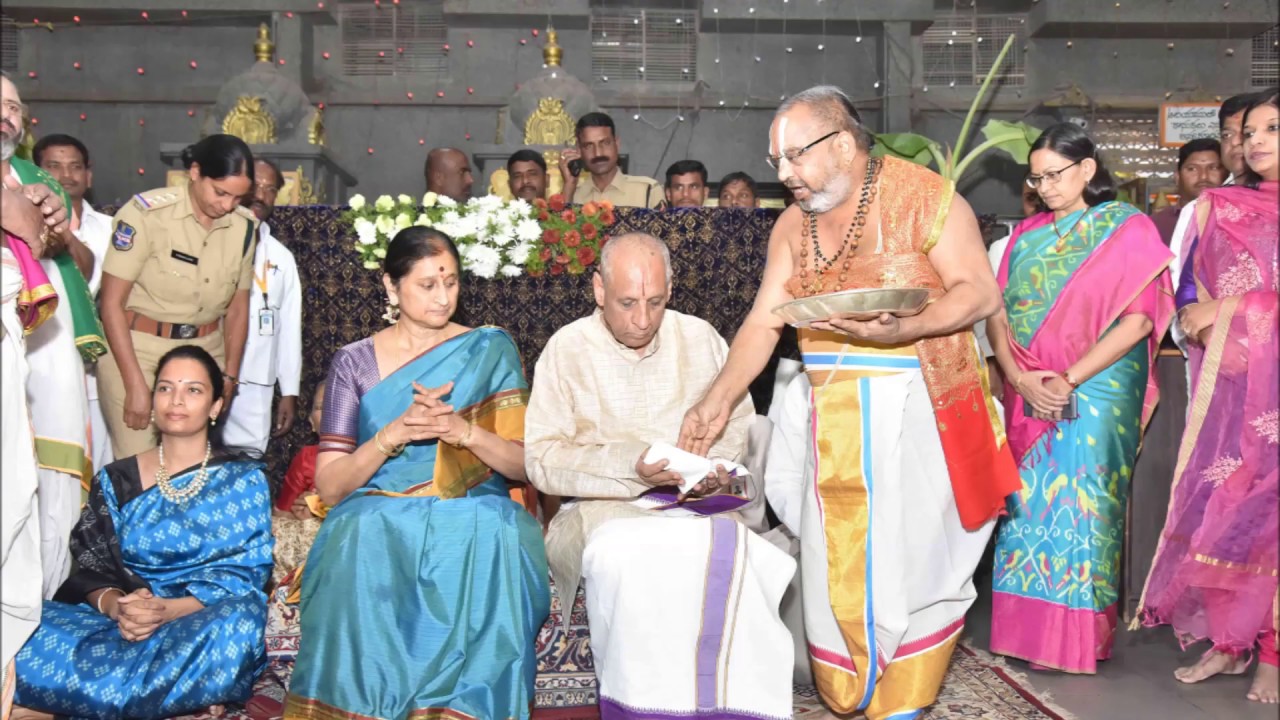 యాదాద్రి: స్వామివారిని దర్శించుకున్న గవర్నర్ దంపతులు