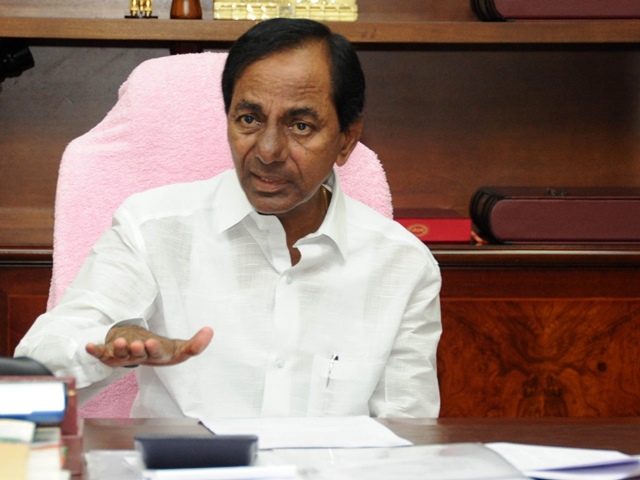 సీనియర్ నేతలతో KCR మీటింగ్: మంత్రివర్గ కూర్పుపై చర్చ