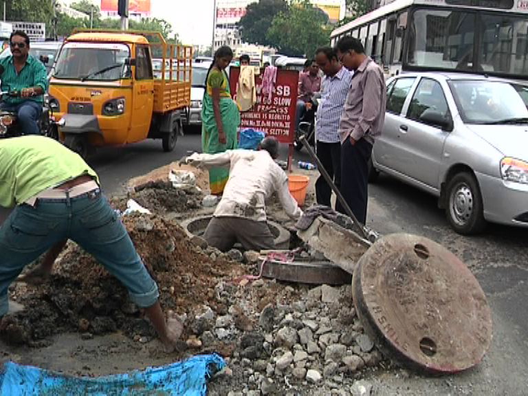 ఆపరేషన్ మ్యాన్ హోల్స్: GHMC