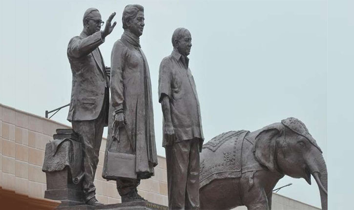 మీ విగ్రహాలకు మీరే పైసలు కట్టండి : మాయావతికి సుప్రీం ఆదేశం