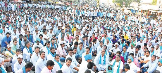 నిజామాబాద్ రైతులు నాలుగోసారి రోడ్డెక్కారు