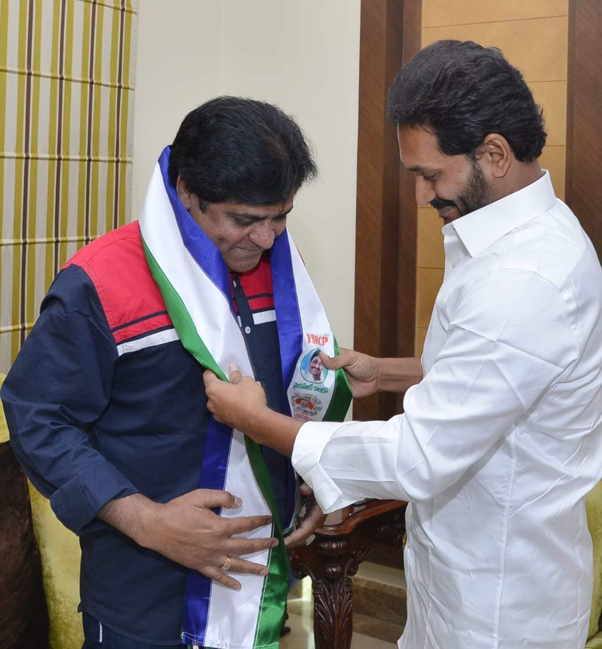 YCPలో చేరిన సినీ నటుడు అలీ