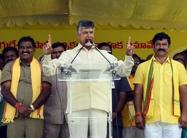 మహిళలకు స్మార్ట్‌ఫోన్లు.. యువతకు జాబ్స్: చంద్రబాబు