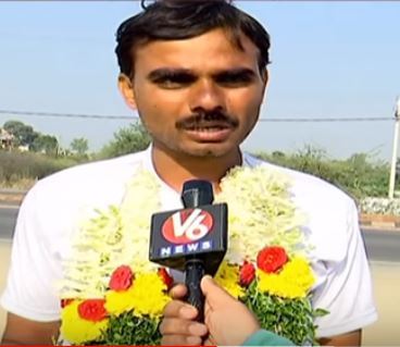 Anantapur Teenager Pratap Undertaken Padayatra To Save Drought Farmers | V6 News