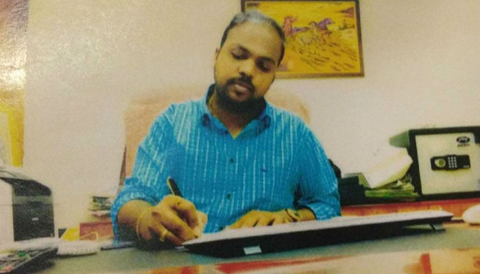 నకిలీ IAS ఘరానా మోసం.. దేవుడి పేరూ వదల్లే