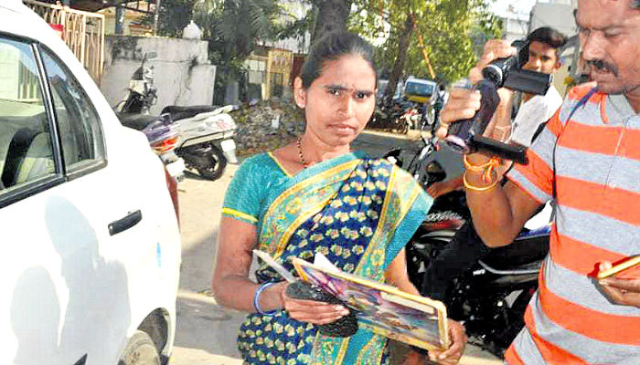 ఫీజు కట్టినా హాల్ టికెట్లో సబ్జెక్ట్ లేదు