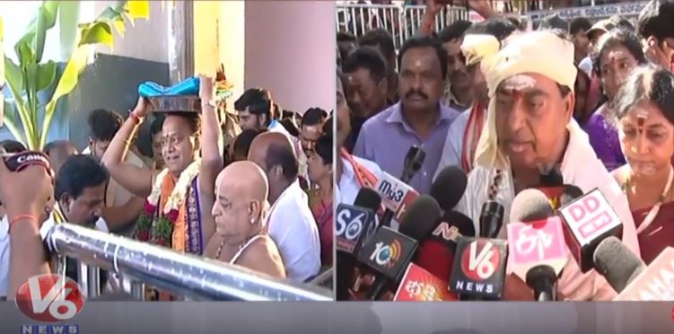 Indrakaran Reddy Visits Vemulawada Temple And Offers Pattu Vastralu To Raja Rajeswara Swamy