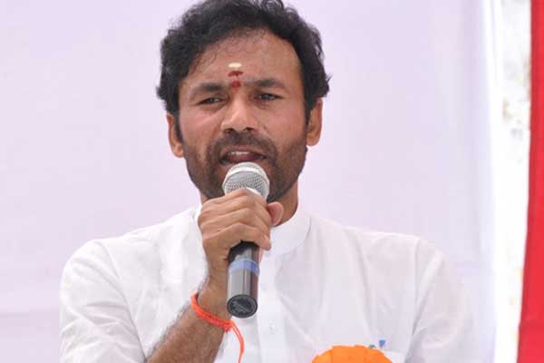పిట్ట కథలు, సినిమా డైలాగులు కేసీఆర్ కు అలవాటే