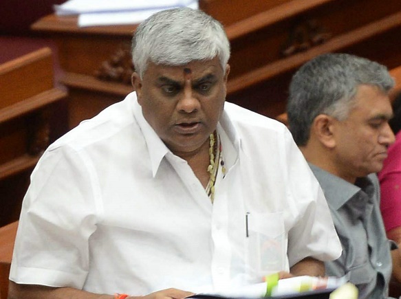 కర్ణాటక మంత్రి ఇంట్లో ఐటీ సోదాలు