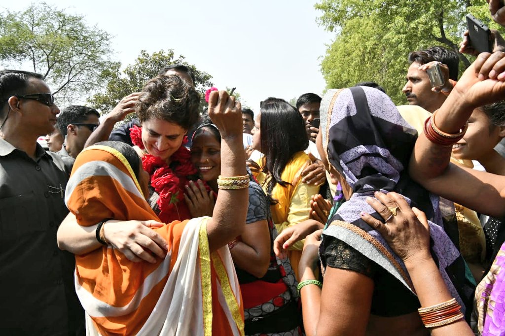 మోడీ పబ్లిసిటీ చూసి ఆశ్చర్యపోయా : ప్రియాంక గాంధీ