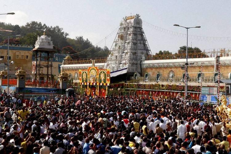 వీకెండ్ ఎఫెక్ట్ : తిరుమలలో ఫుల్ రష్