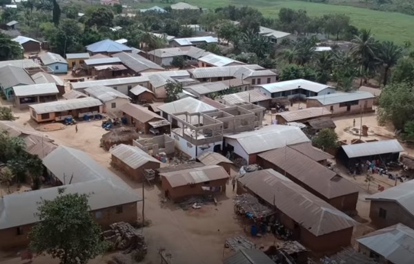 ఆ గ్రామంలో పిల్లల్ని కనరాదు..శవాలను పూడ్చరాదు