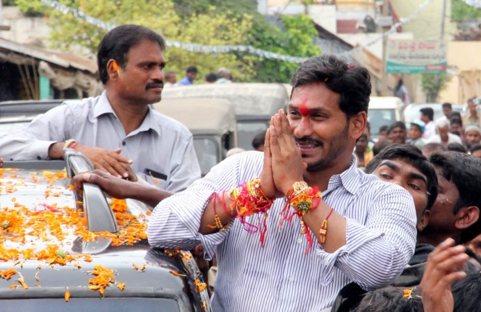 ముహూర్తం మారింది:మార్చి 16నుంచి జగన్ బస్సుయాత్ర
