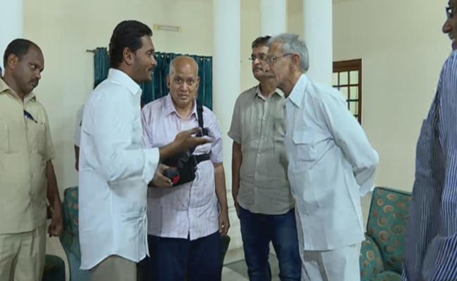 నామినేషన్ వేసిన వైఎస్ జగన్
