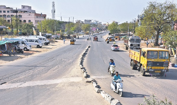 పరిశ్రమకోసం ఇస్తే… ప్లాట్లు చేసి అమ్మేశారు