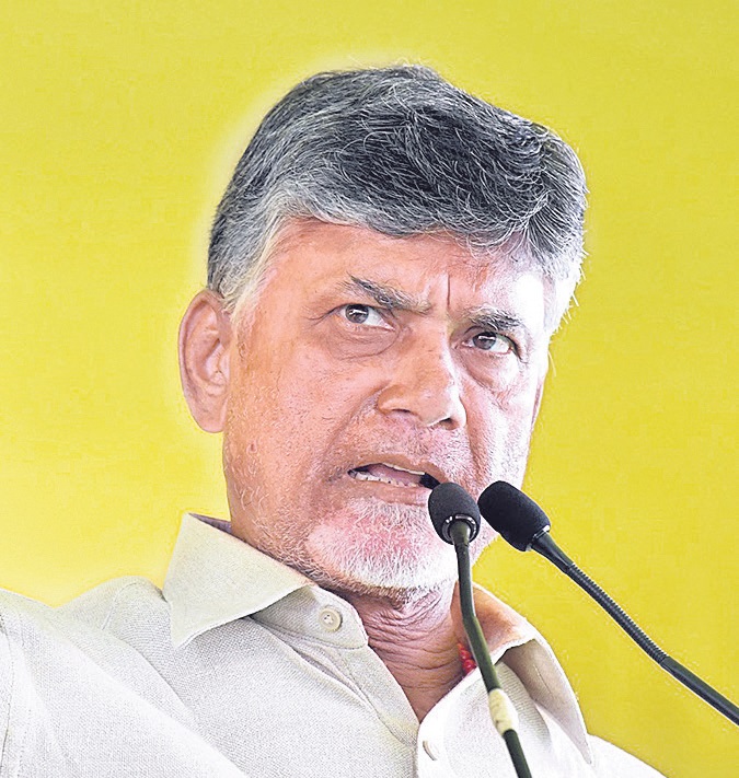 కేంద్రం కనుసన్నల్లో EC: చంద్రబాబు