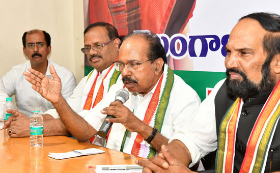 కేసీఆర్ తీరు.. రాజ్యాంగానికి విరుద్ధం : వీరప్పమొయిలీ
