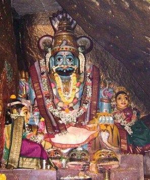 లడ్డూ తయారీలో అక్రమాలు: కొమురవెల్లి ఉద్యోగులకు మెమోలు