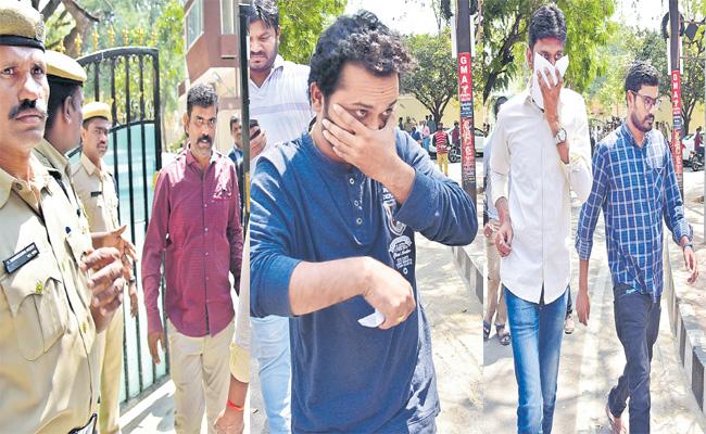 మమ్మల్ని నిర్బంధించలేదు