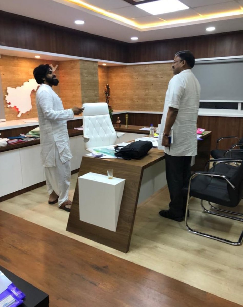 జనసేనలో చేరనున్న జేడీ లక్ష్మీనారాయణ