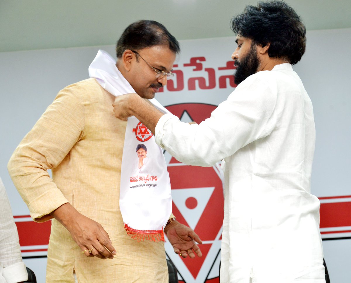 జనసేనలో చేరిన జేడీ లక్ష్మీనారాయణ