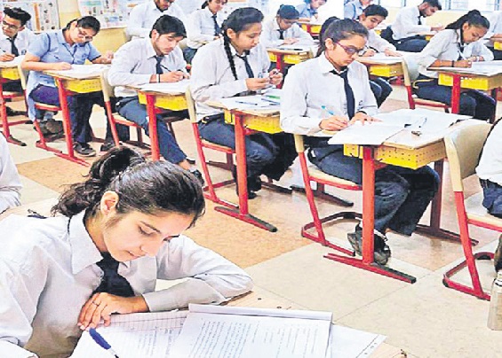 గుర్తింపు లేకున్నా 340 స్కూళ్లకు అనుమతి