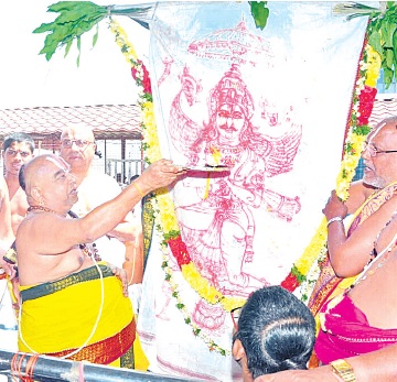 యాదాద్రిలో ఘనంగా ధ్వజారోహణం