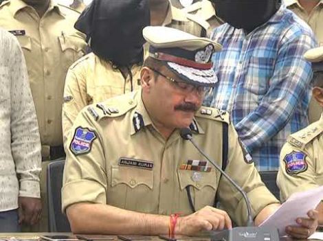 9 మంది డెకాయిట్ గ్యాంగ్ సభ్యుల అరెస్ట్