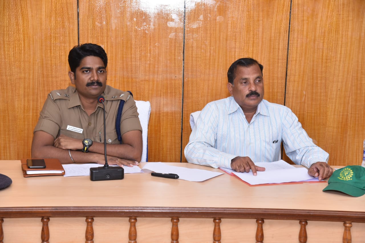 ఎర్రచందనం అక్రమ రవాణా చేస్తున్న స్మగ్లర్లకు అరెస్ట్ వారెంట్