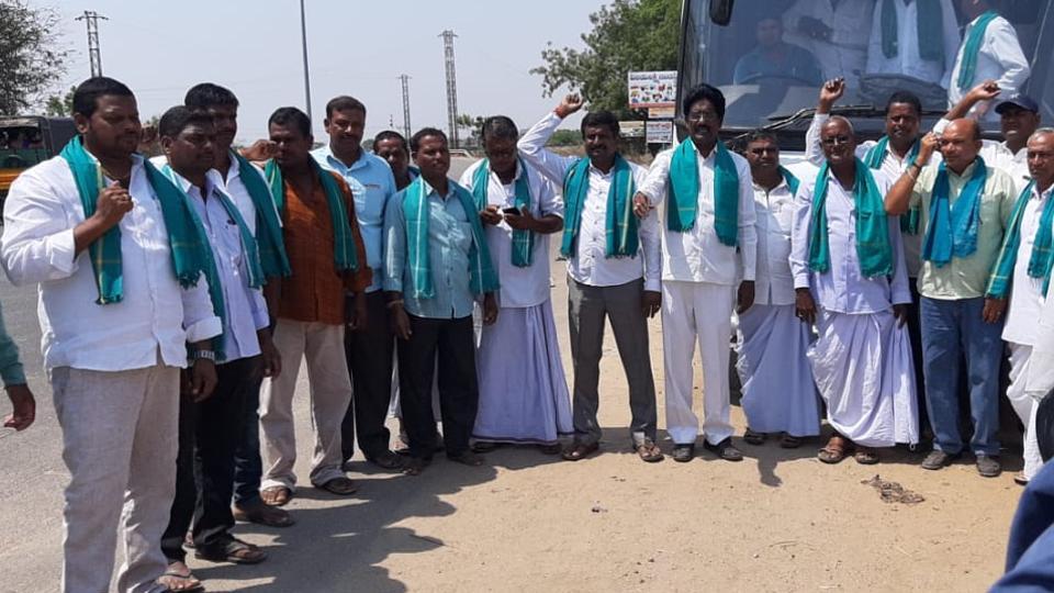 వారణాసిలో తెలంగాణ రైతులు : నేడు నామినేషన్లు