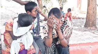 పోలీసులు న్యాయం చేయలేదని కూలి ఆత్మహత్య