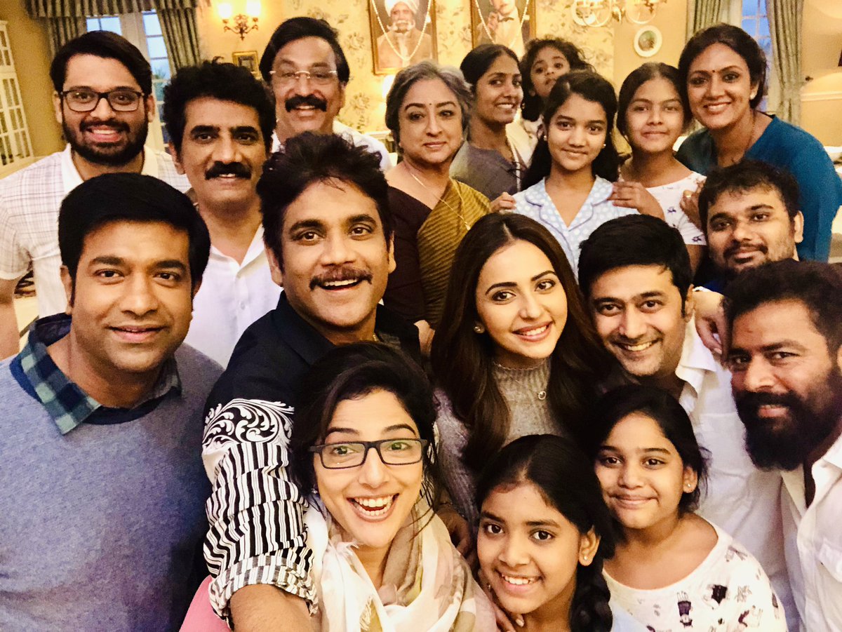 గ్రూప్ ఫొటో రిలీజ్ : మన్మథుడు-2టీమ్ ఇదే..