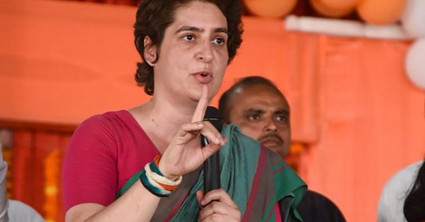 BJP చీరలు, చెప్పులు పంచుతుంది : ప్రియాంక గాంధీ