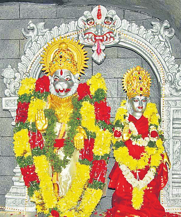 యాదాద్రిలో నిత్యపూజలు