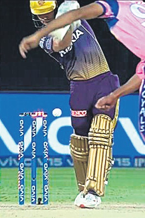 IPL2019: బెయిల్స్ పడకపోవడంపై రహానె అసహనం