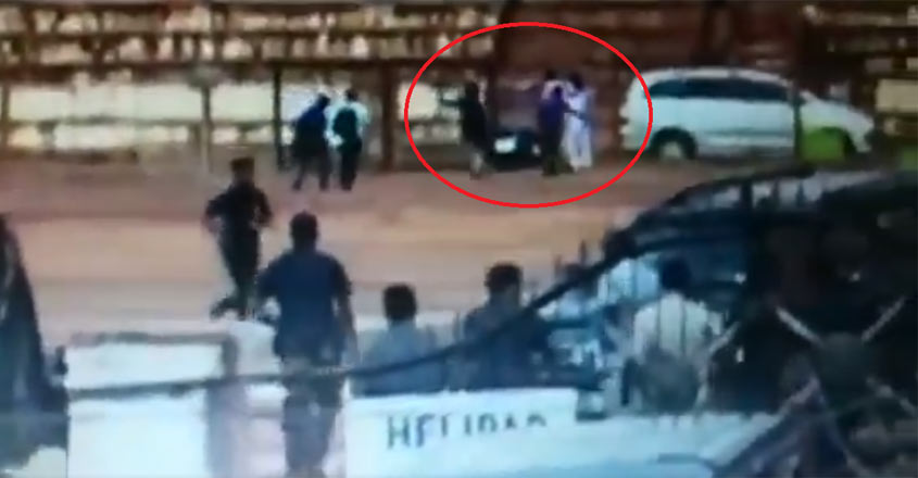 మోడీ చాపర్ లో వచ్చిన బాక్స్పై కాంగ్రెస్ అనుమానం, ఫిర్యాదు