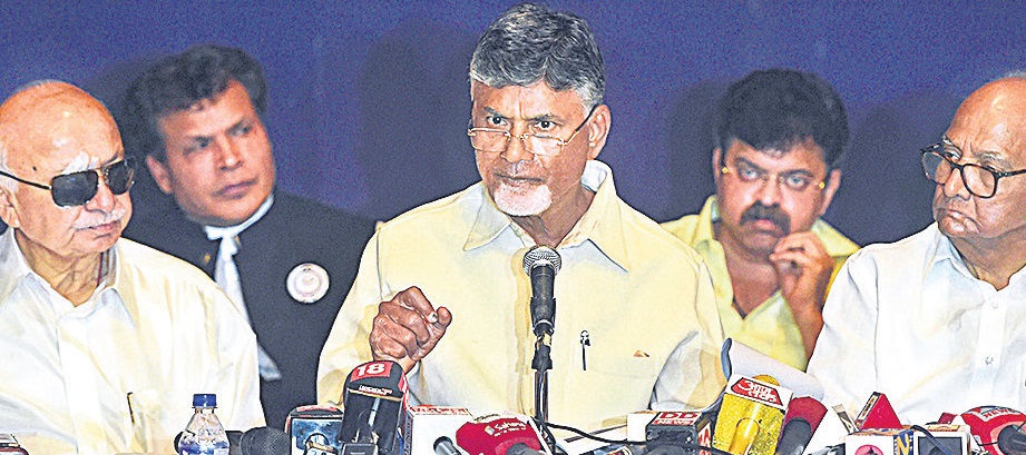 రష్యా నుంచి ఈవీఎంల హ్యాకింగ్ : చంద్రబాబు