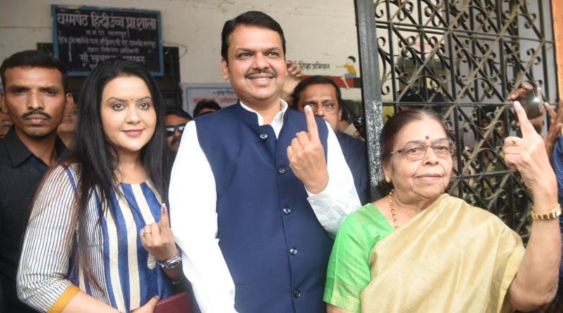 నాగ్‌పూర్‌లో ఓటేసిన మహారాష్ట్ర సీఎం