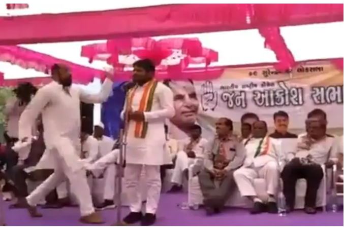 హార్దిక్ పటేల్ చెంప చెళ్లుమంది