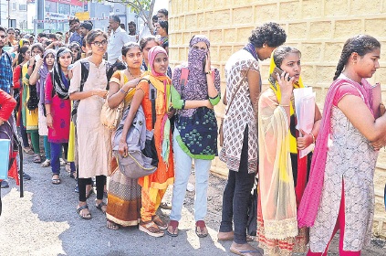 కాంట్రాక్ట్ జాబ్.. కిలోమీటర్ క్యూ