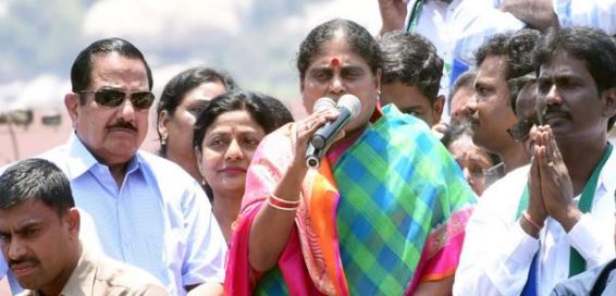 చంద్రబాబు సర్కార్ కు వంద కోట్ల జరిమానా :విజయమ్మ