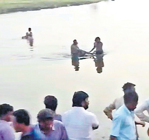 ఈతకు వెళ్లి నలుగురు మృతి