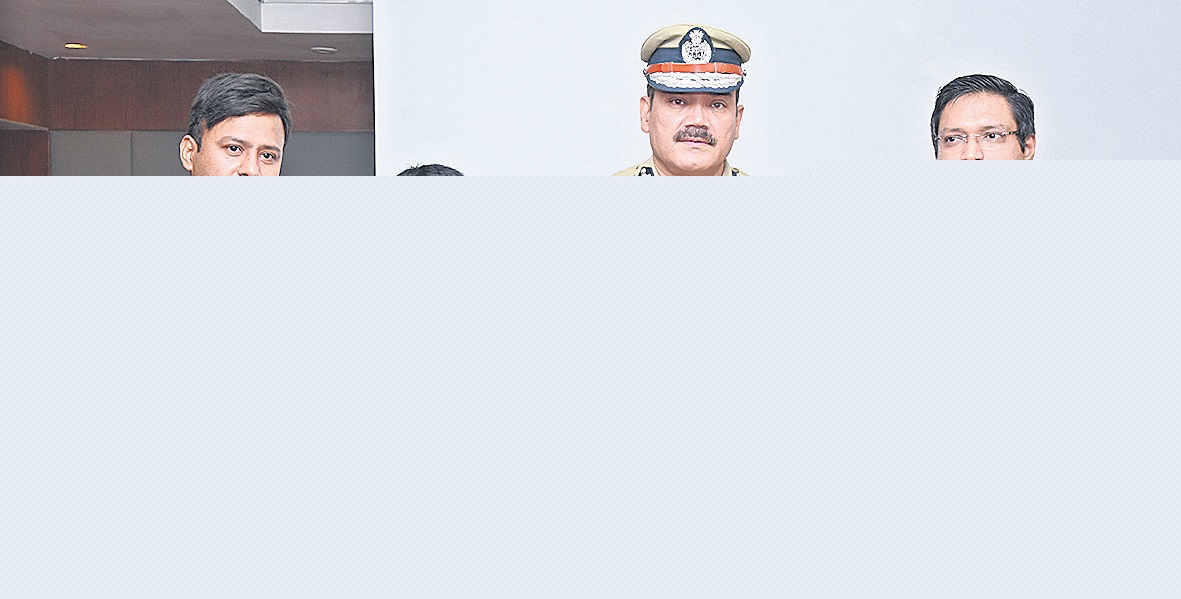 డేటా చోరీ డబ్బుల వేటకే