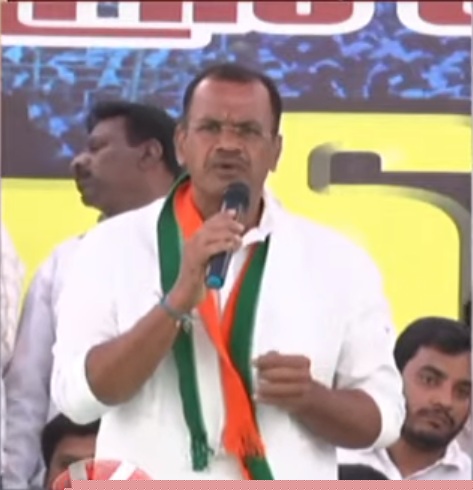 చేతకాని ప్రభుత్వం వల్లే విద్యార్థుల చావులు: కోమటి రెడ్డి